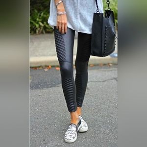 SPANX MOTO LEGGINGS (M)